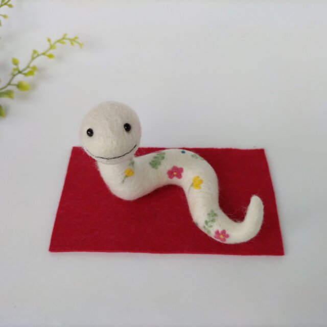 2025(巳年) へびさんのお正月飾り（花柄）☆羊毛フェルト【受注制作