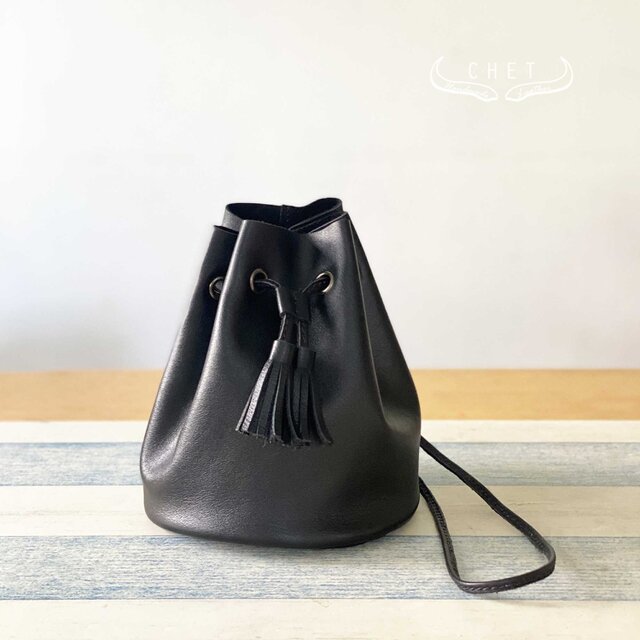 レザー巾着バッグ・タッセル付き黒 Mサイズ | iichi 日々の暮らしを
