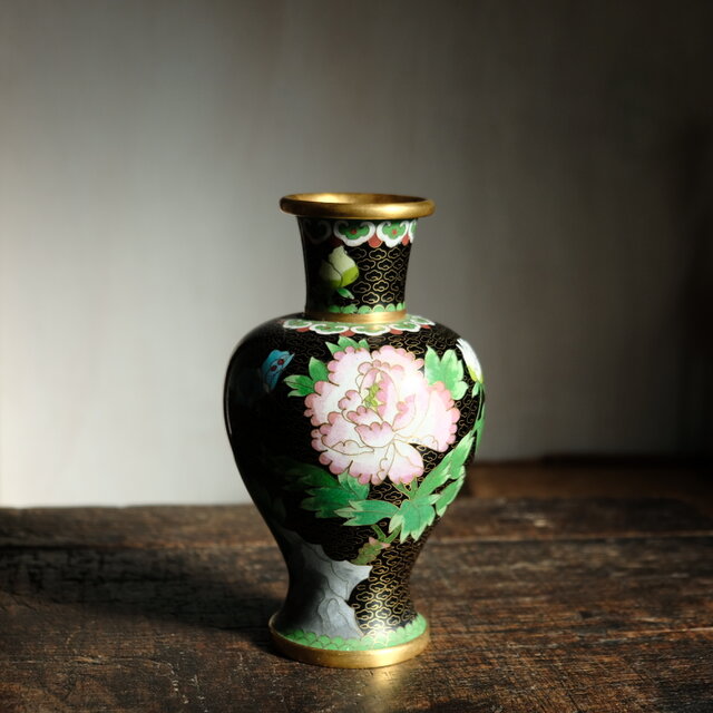 シノワズリな雰囲気◇花と蝶々 中国産 七宝焼 花瓶 芍薬 壺 チャイナ