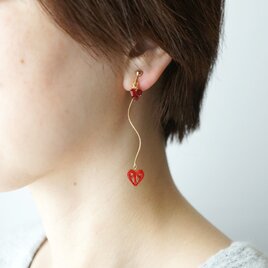 アシンメトリーハートのロングピアス・イヤリング [ レッド ] 紙から作