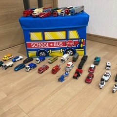①トミカセット スクールバス収納付き