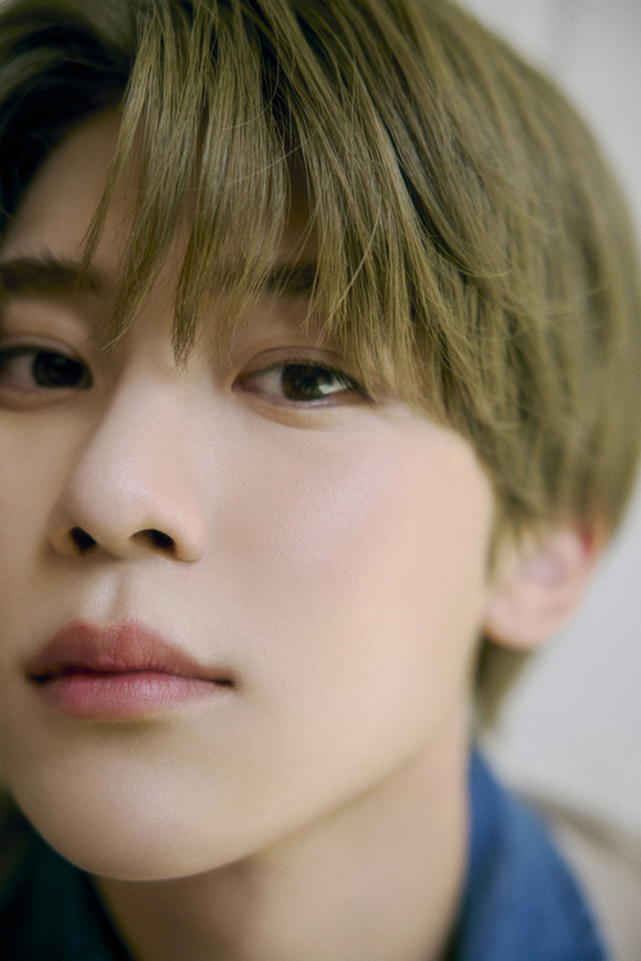 NCT WISH シオン＆ユウシ、爽やかなソロカット公開！SMの先輩たちも