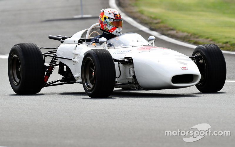 フェルスタッペン、メキシコでデモ走行するホンダF1初優勝マシン”RA272