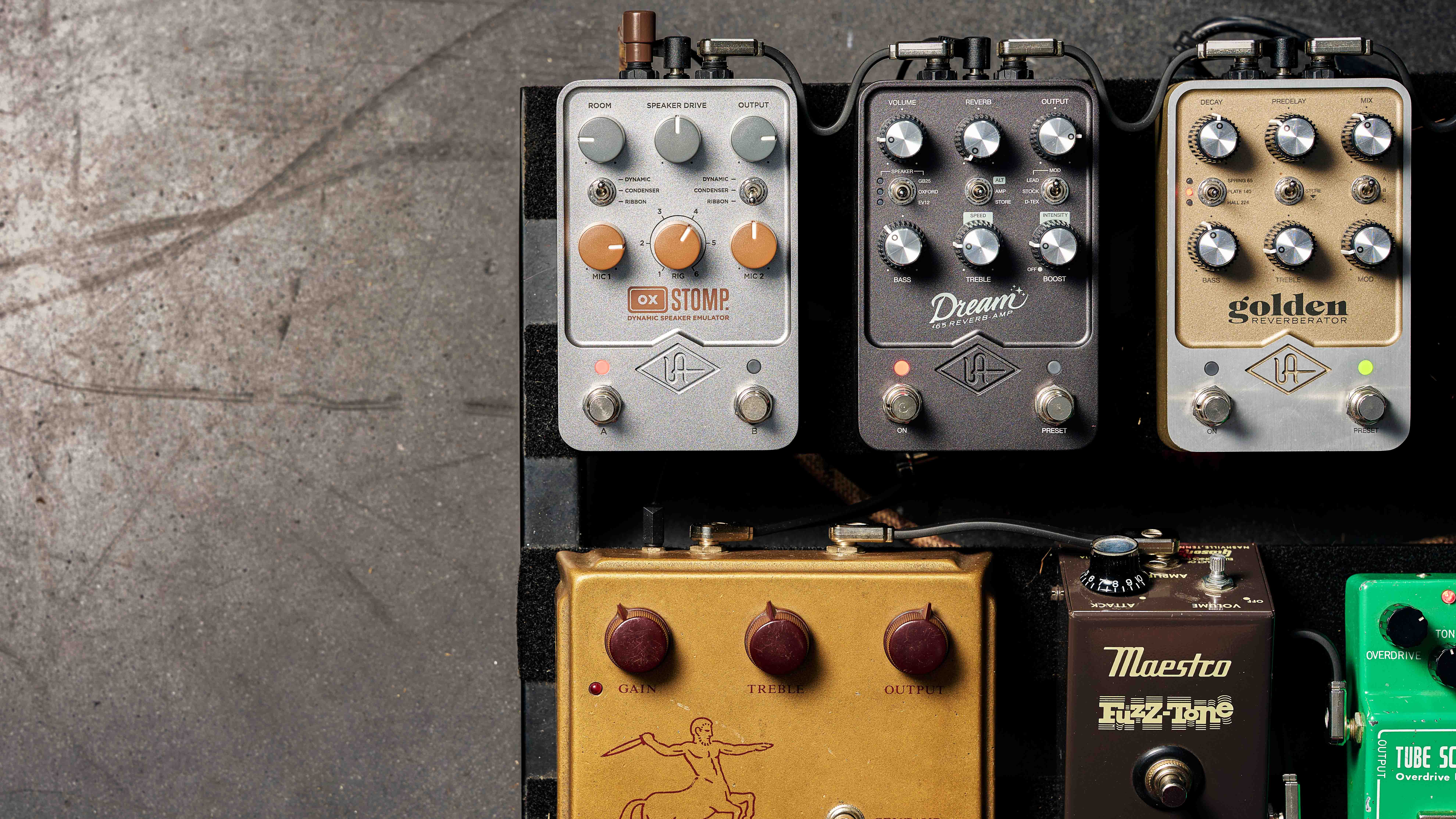 Universal Audio UAFX Ox Stomp Dynamic Speaker Emulator pedal