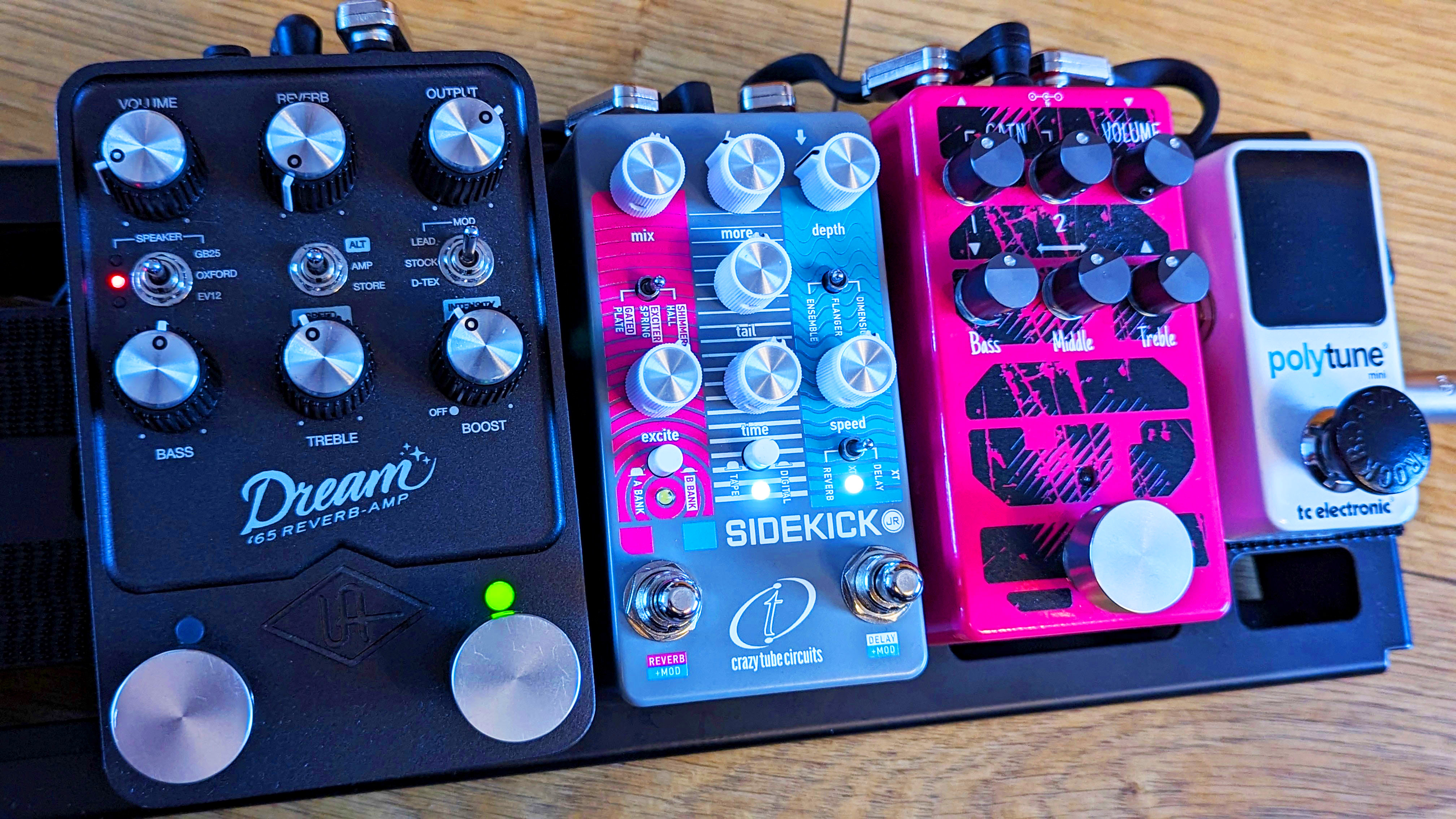 Crazy Tube Circuits Sidekick Jr modulation, delay and reverb pedal