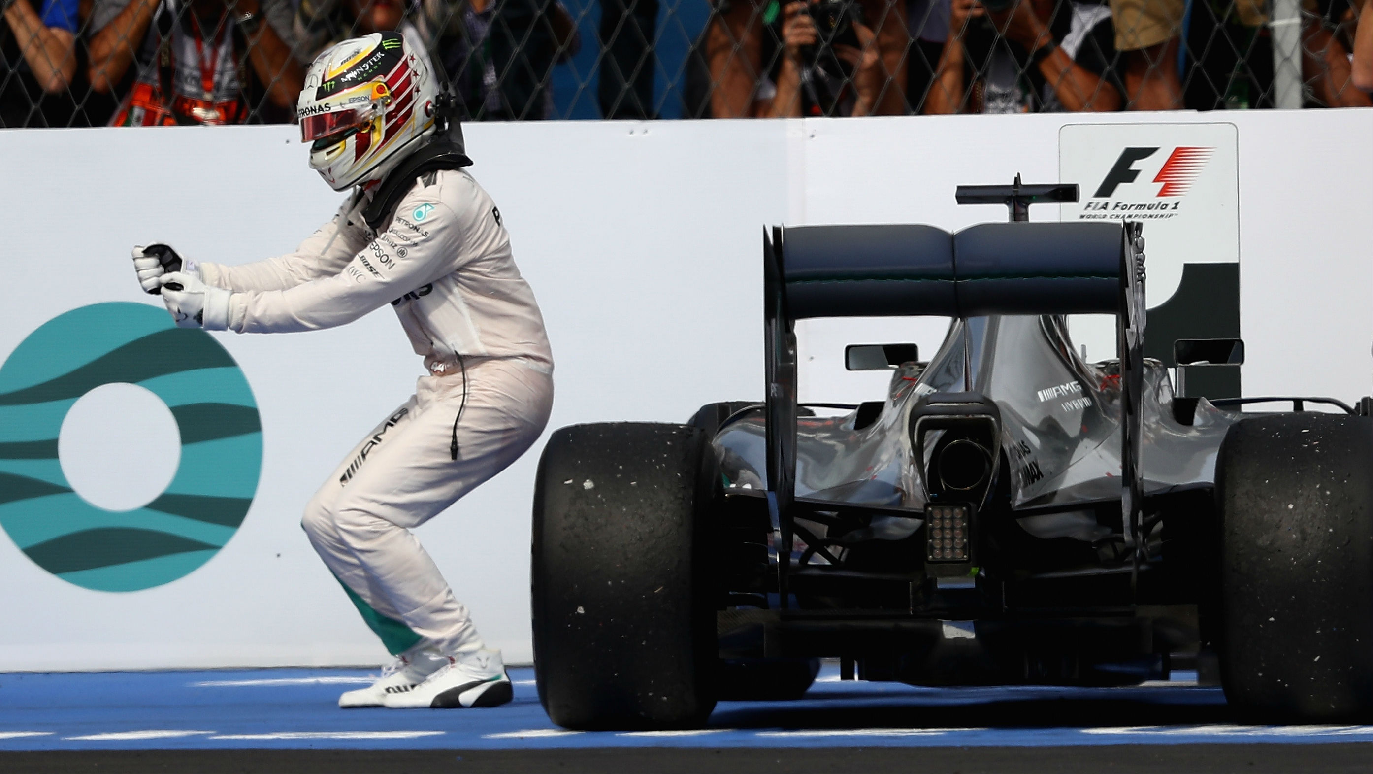 Lewis Hamilton: F1 title hopes still alive after Mexico GP | The Week