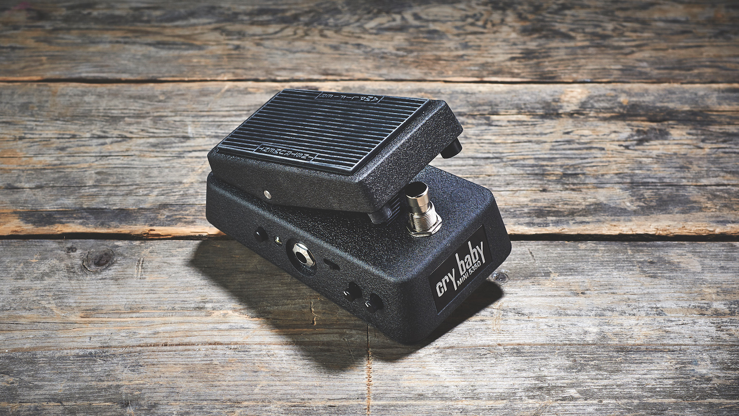 A medium wah pedal? Jim Dunlop's Cry Baby Junior is between full