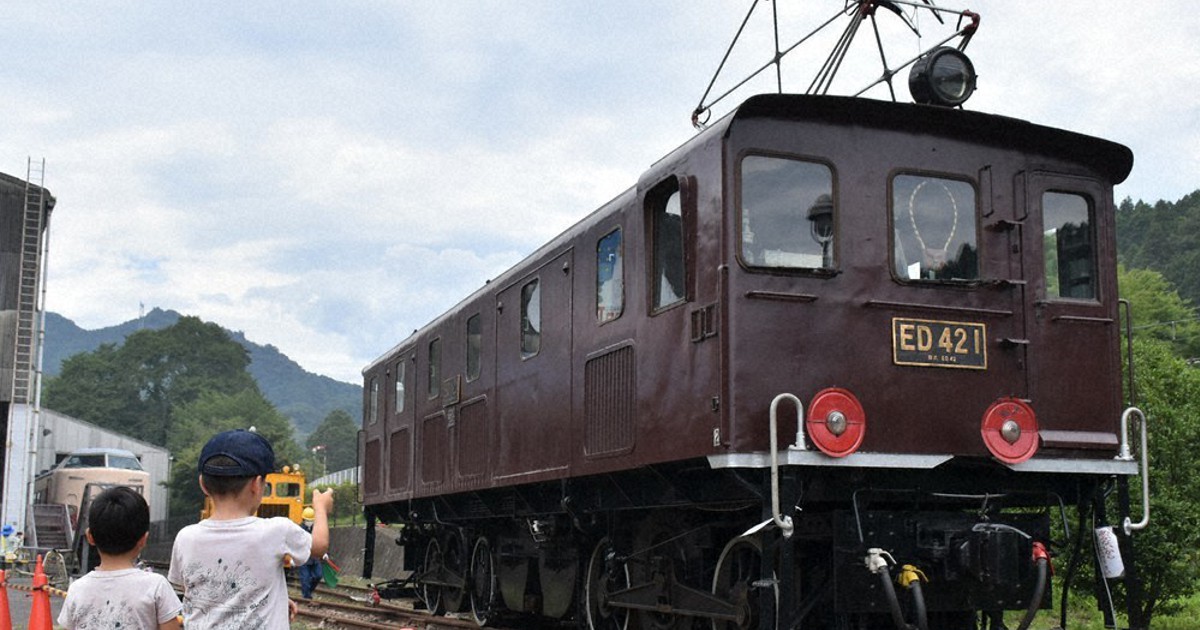 アプト式電気機関車「ED42」 モーターカーと連結し模擬走行 碓氷峠鉄道