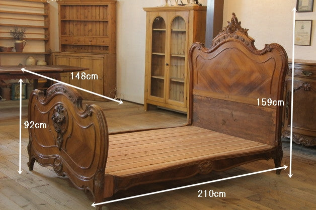 美しい立体的な彫りが魅力のベッド フランスアンティーク家具