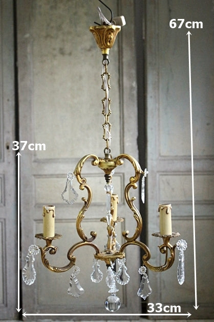 お部屋の隅に飾ると素敵な3灯シャンデリア（直径33cm） フランス