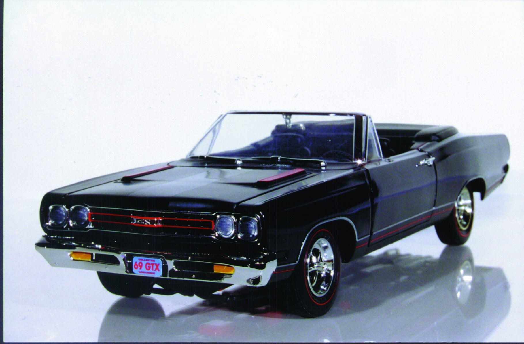 1:18 Ertl Plymouth GTX '69 426 Hemi Convertible white, black, red