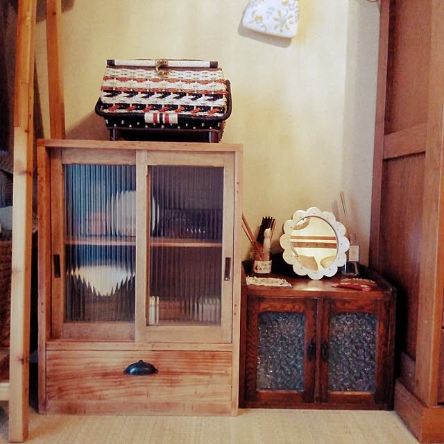昭和レトロ 水屋箪笥のおしゃれなインテリア・部屋・家具の実例