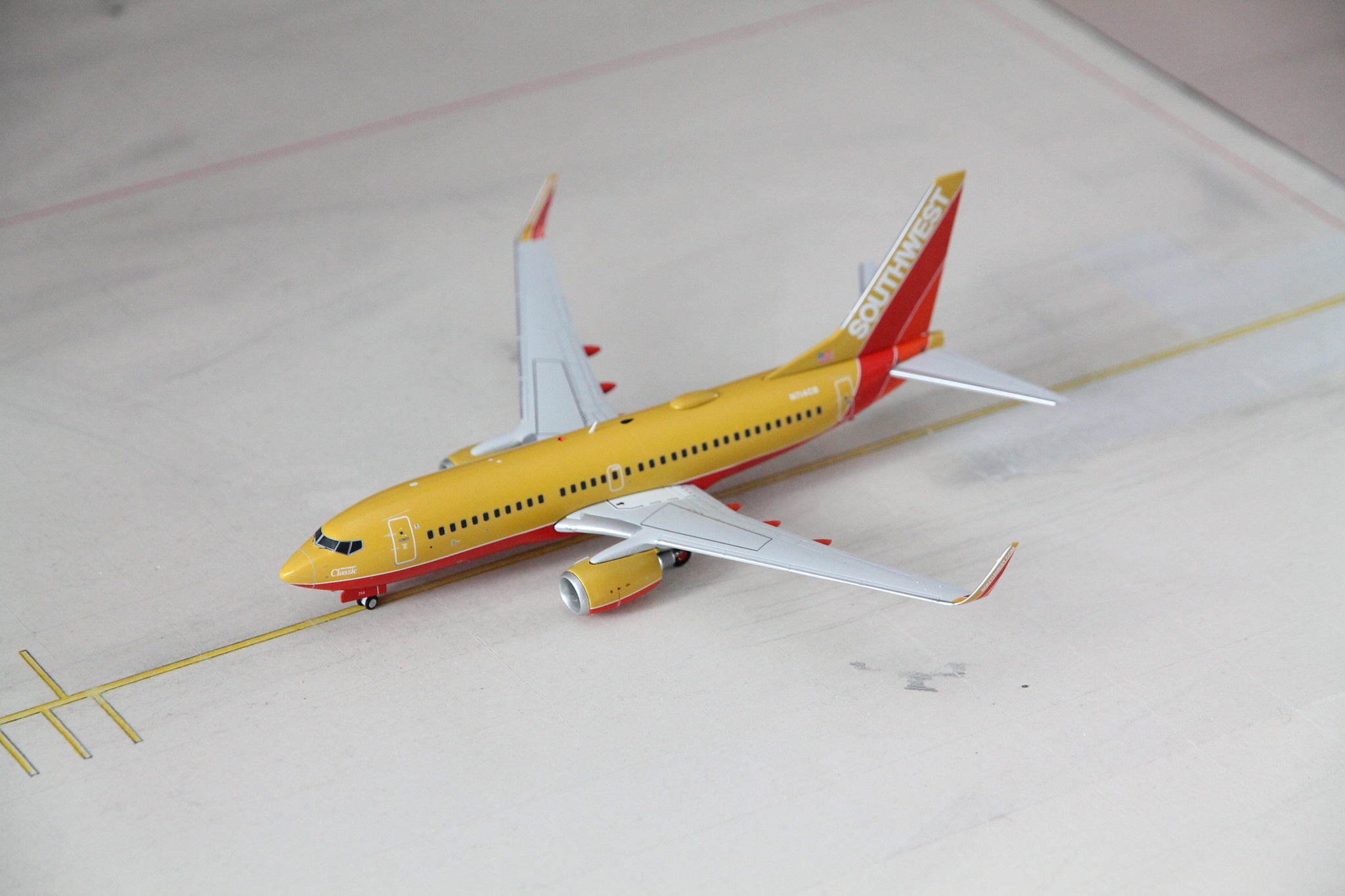 1:200 Southwest Airlines Mustard B737-700 N714CB Gemini200