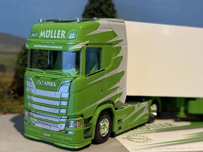 Tekno Scania Next Gen Highline with 3-axle reefer trailer MULLER