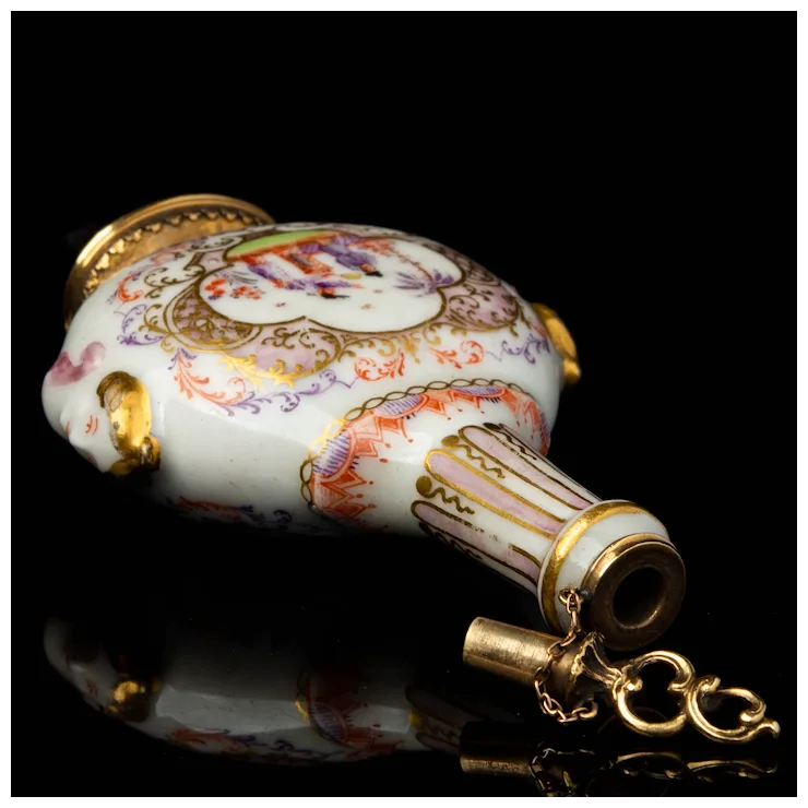 Meissen Porcelain Chinoiserie Scent Bottle as Pilgrim Flask c1730