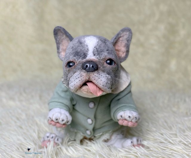 ロシア フレンチブルドッグのリアルなおもちゃの赤ちゃんの子犬