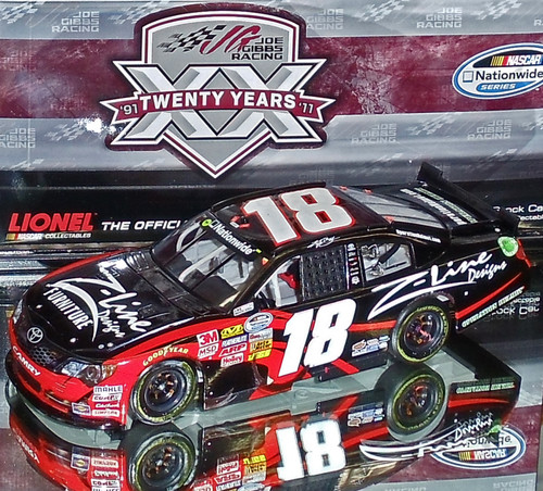 KYLE BUSCH 2011 KENTUCKY WIN RACED VERSION 1/24 ACTION