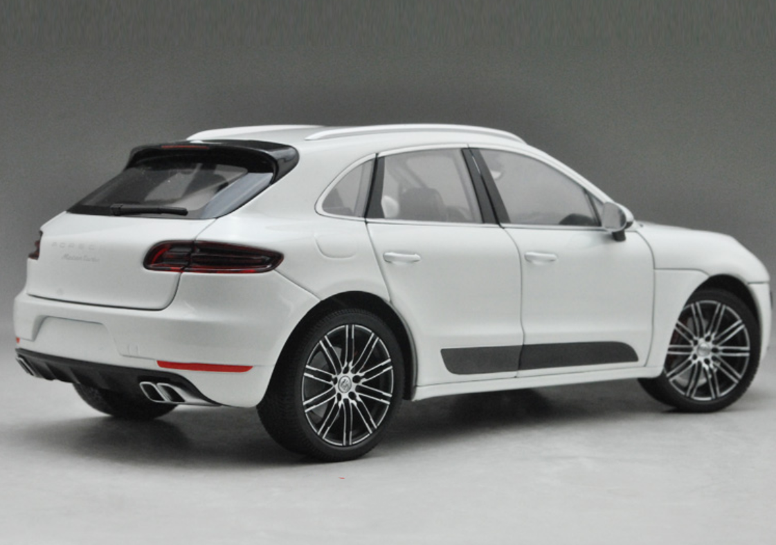 1/18 Minichamps Porsche Macan Turbo (White) Diecast Car Model