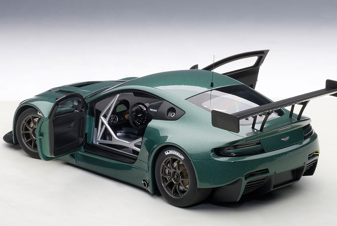 1/18 AUTOart ASTON MARTIN VANTAGE V12 GT3 2013 (GREEN)(2 DOOR