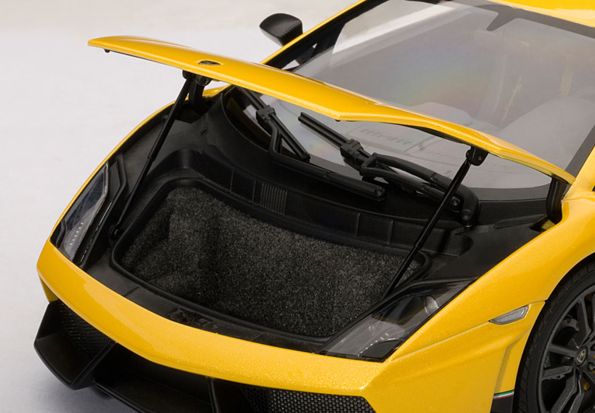 1/18 AUTOart Lamborghini Gallardo LP570-4 Superleggera (Giallo