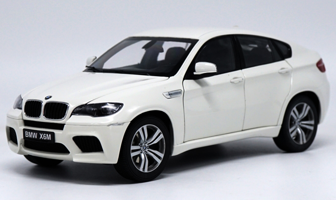 1/18 Kyosho 2009-2014 BMW X6M X6 M (White) Diecast Car Model