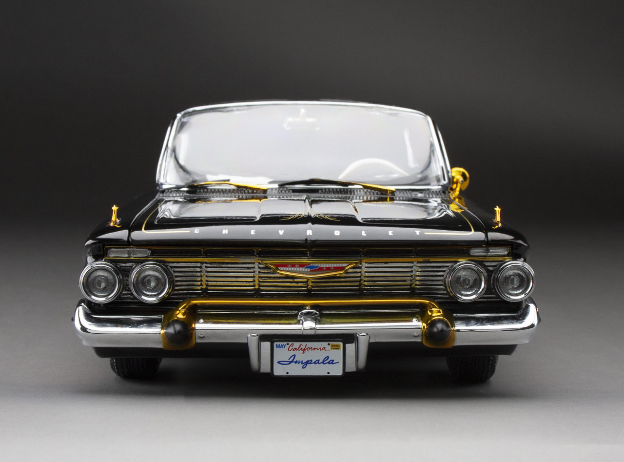 1/18 Sunstar 1961 Chevrolet Impala Open Convertible Lowrider