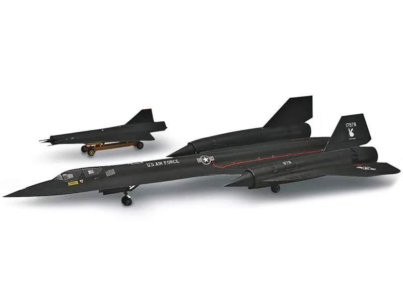 Level 4 Model Kit Lockheed SR-71 Blackbird Reconnaissance Aircraft