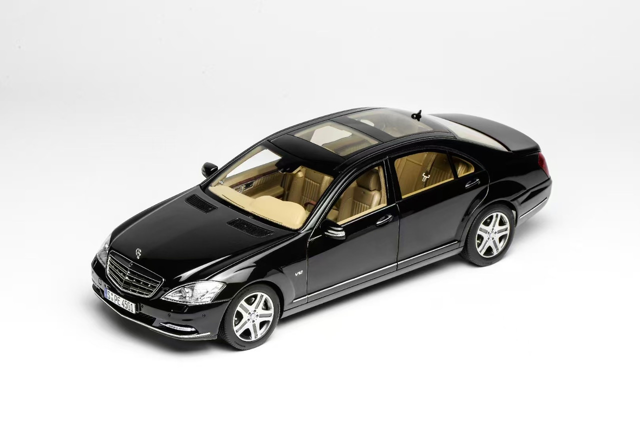 1/18 Motorhelix Mercedes-Benz S-Class S600L W221 (Black) Diecast