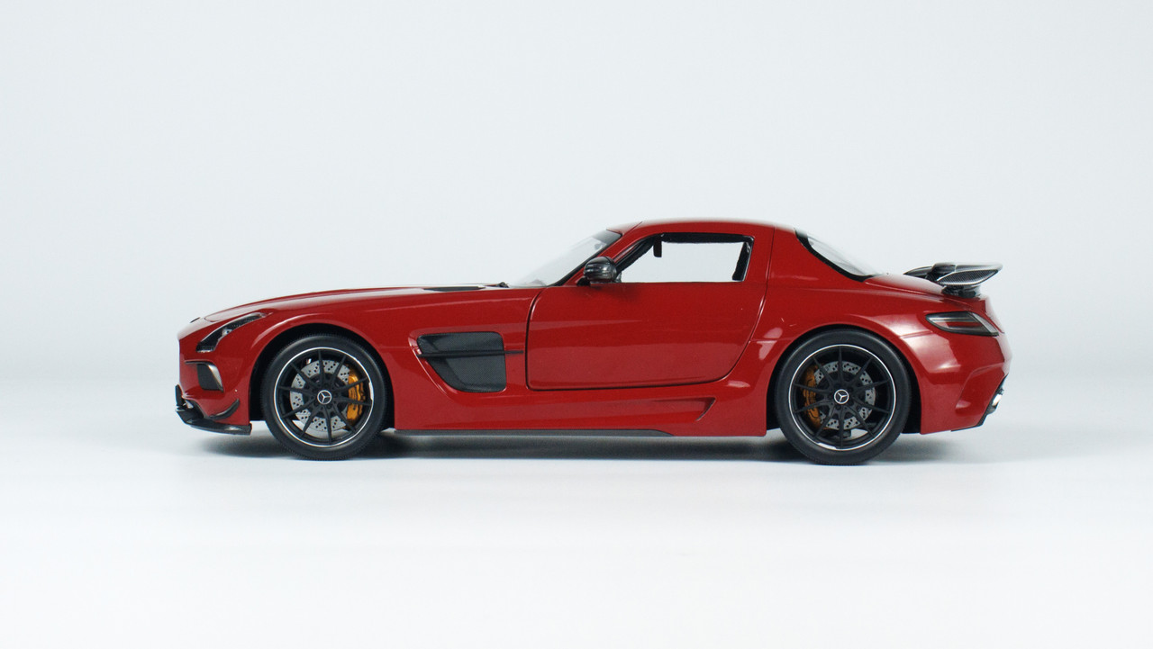 1/18 Minichamps Mercedes-Benz AMG SLS Black Series (Red) Diecast