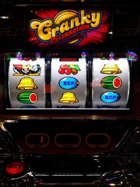 クランキーセレブレーション｜設定判別・打ち方・リーチ目・評価・解析