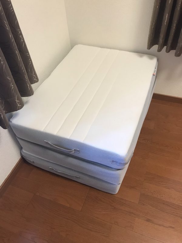 IKEAラウドサンド折りたたみマットレスの導入でベッド不要に