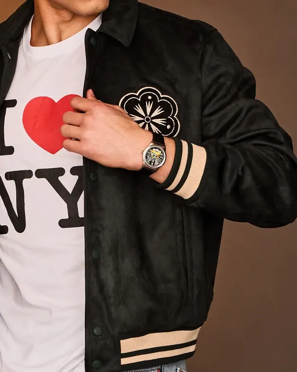 Mickey Mouse & Pluto Take NYC Black Dial Leather Strap AW1860-01W
