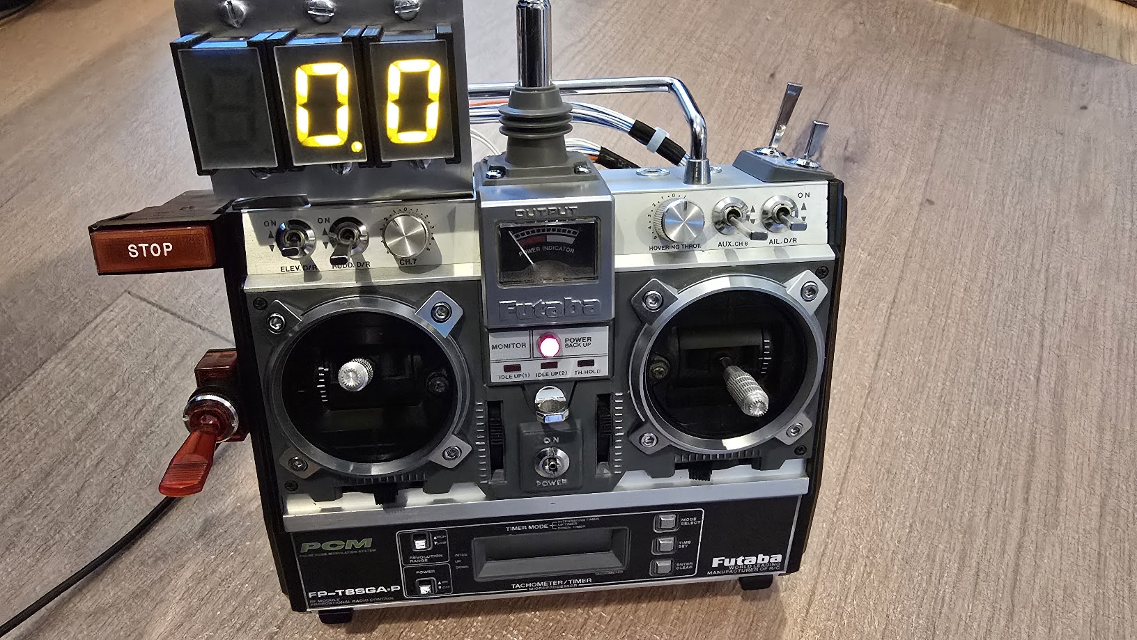 futaba_remote_replica2.jpg