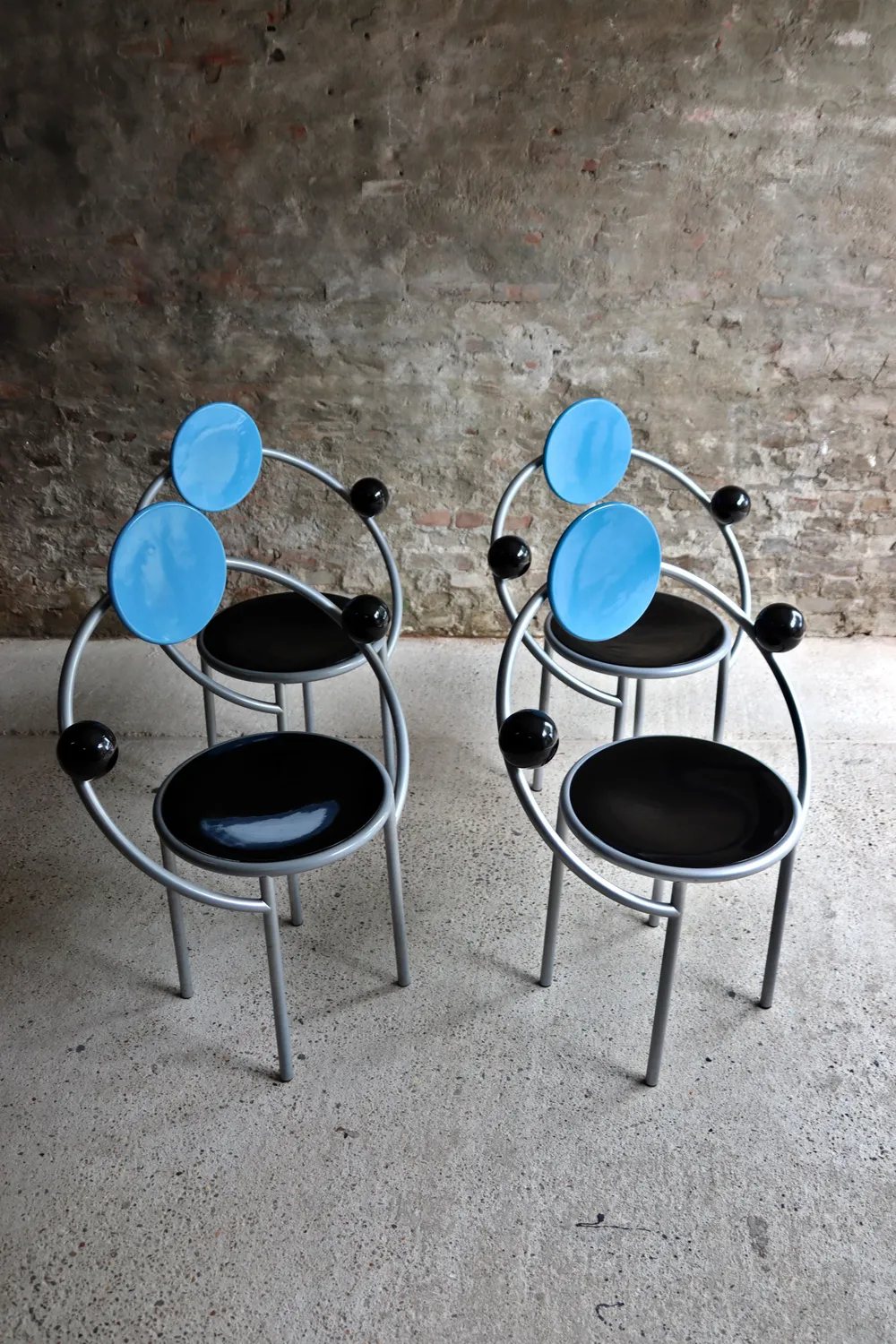 4x Memphis Milano First Chair by Michele de Lucchi | €4,500 | Whoppah