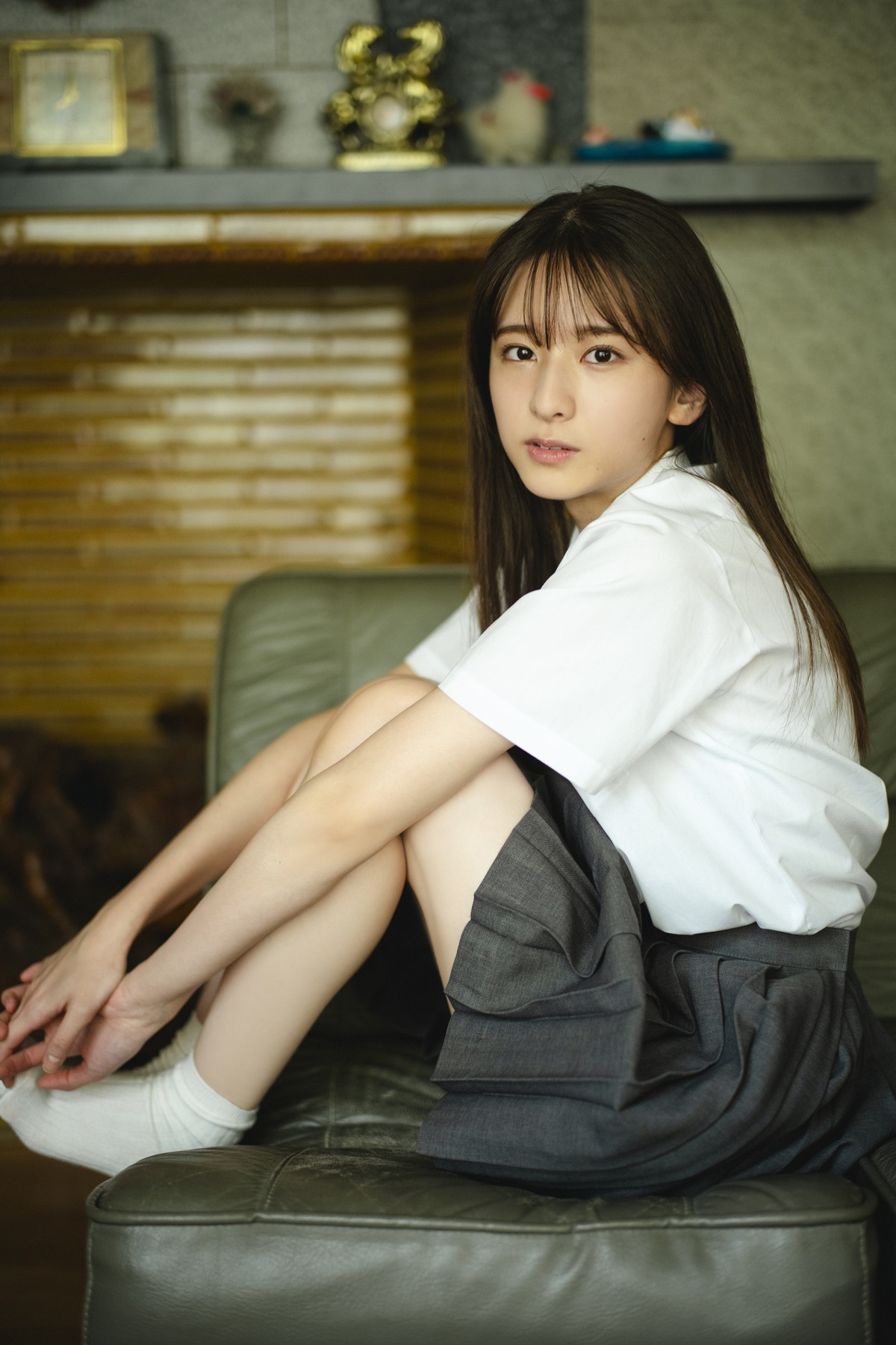 乃木坂46菅原咲月、清涼感あふれる制服姿で表紙飾る 日向坂46、櫻坂46