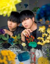 増田貴久、虚実ないまぜな“写真作品”で凛々しい表情 フローリストとの