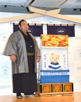 貴景勝、ジェラート ピケのふわもこ化粧まわしを贈呈される もこもこ