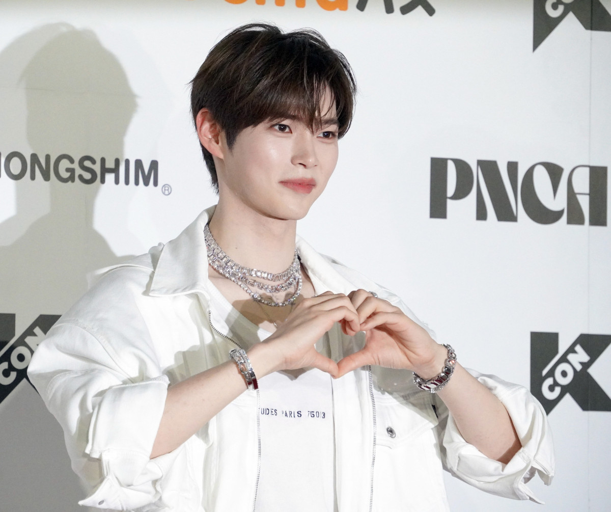 KCON】ZEROBASEONEソン・ハンビン、気品あふれる洗練美 さわやかな風