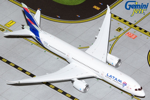 GJLAN2079 GEMINI JETS LATAM Airlines / ラタム航空 B787-9 CC-BGM 1