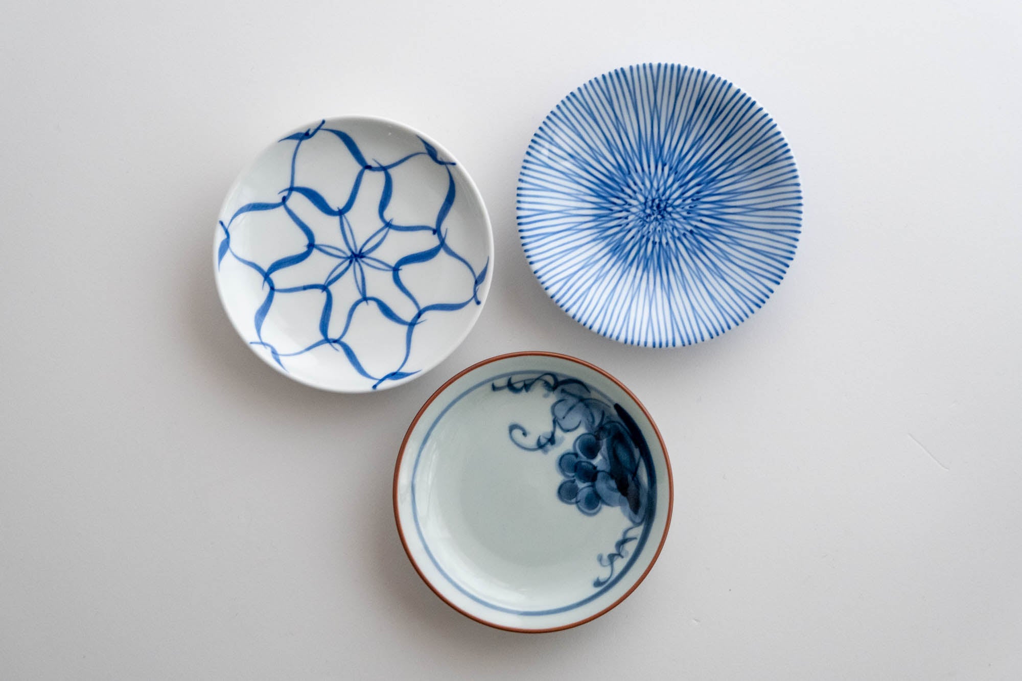 中古】花柄波形皿 陶器製 木箱入り18-439 西花 3寸皿 –
