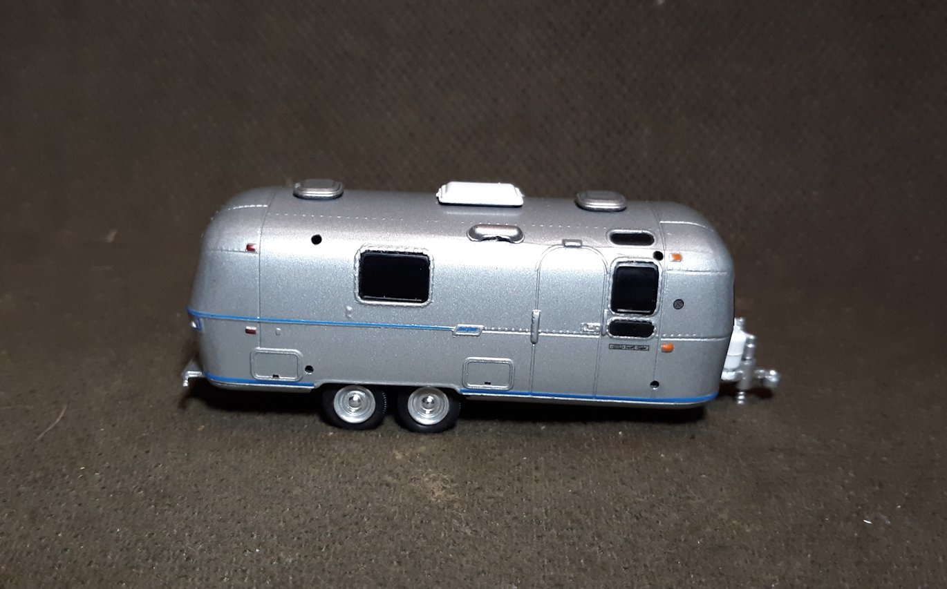 Greenlight 1972 Airstream Land Yacht Safari Travel Trailer With