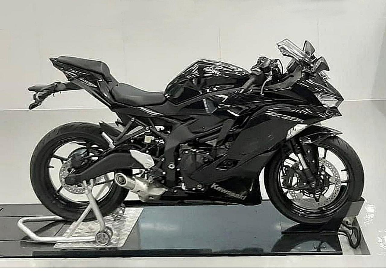 速報！ 注目のNINJA ZX-25Rのソリッドカラー、インドネシアでお目見え