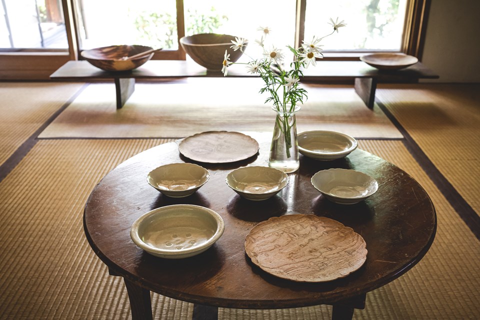 美しい印判茶器から、布目が楽しめる漆器まで。「夏椿」（鎌倉）｜器屋