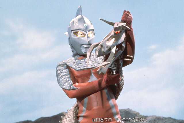 12月10日 ウルトラセブン 宇宙竜 ナース出現！ 宇宙人がカメラを使って