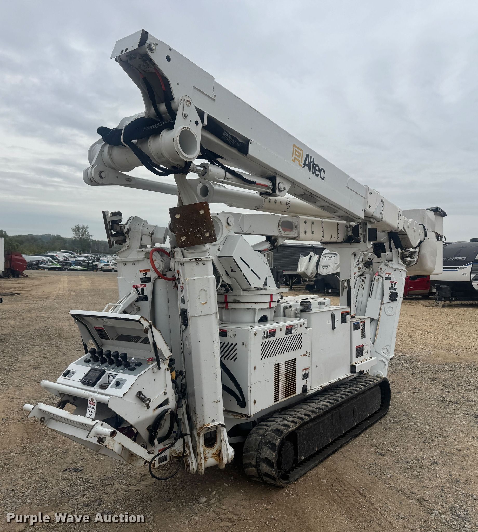2019 Altec TDA58 tracked boom lift in Kansas City, KS | Item