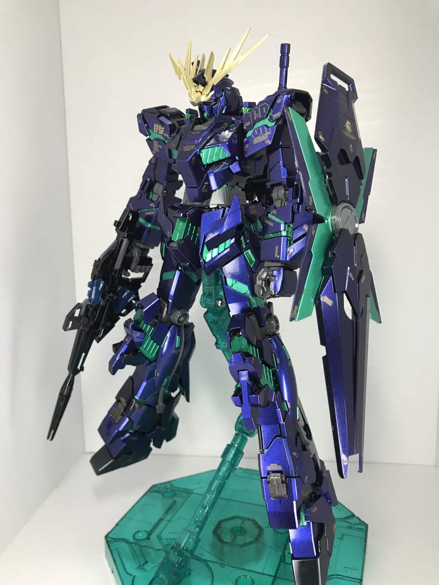 MG バンシィ ver.ka プリズム塗装と覚醒カラーリング | バンダイによる