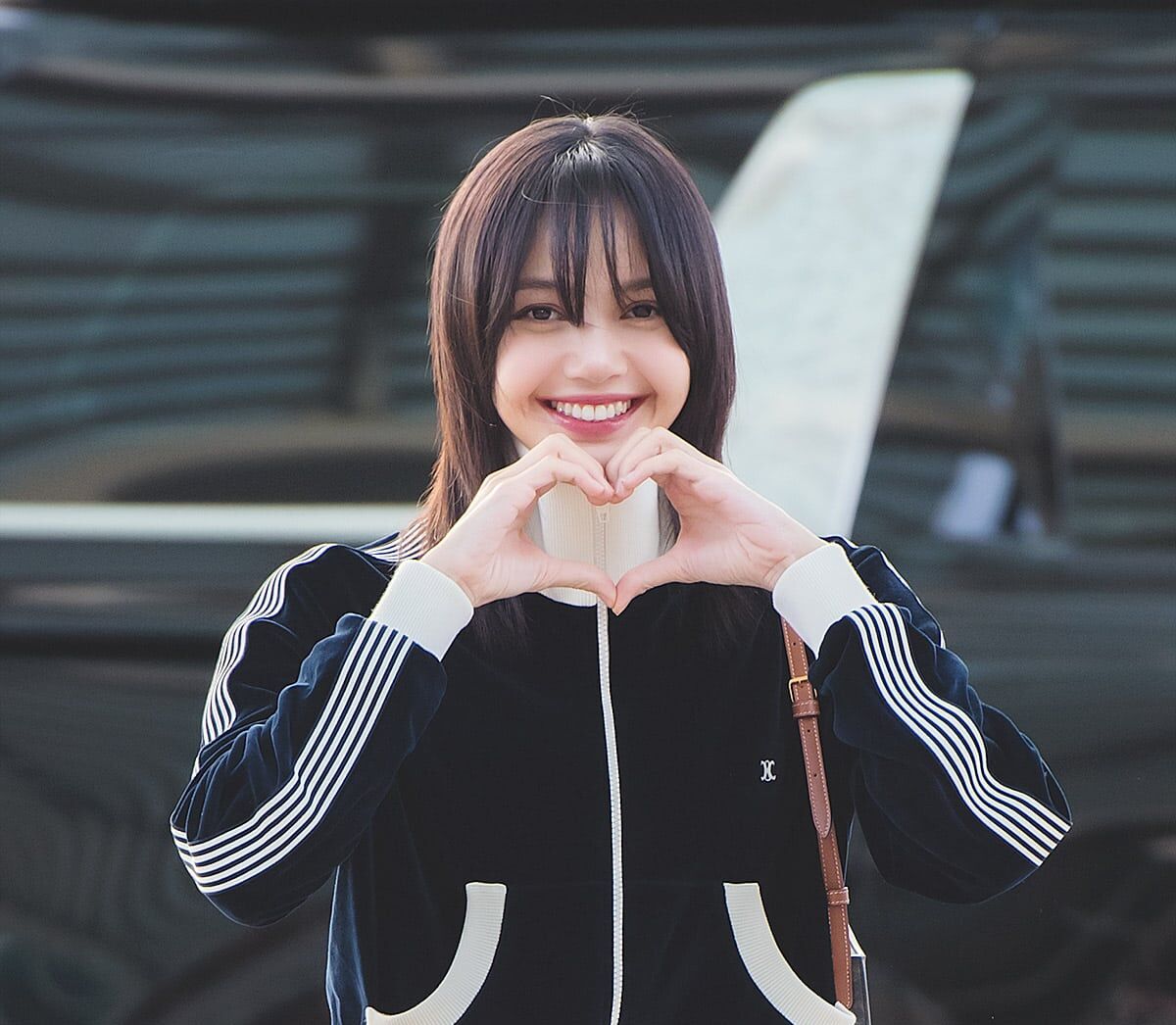 BLACKPINK リサ、スケジュールのためタイへ出国！(PHOTO4枚) - DANMEE