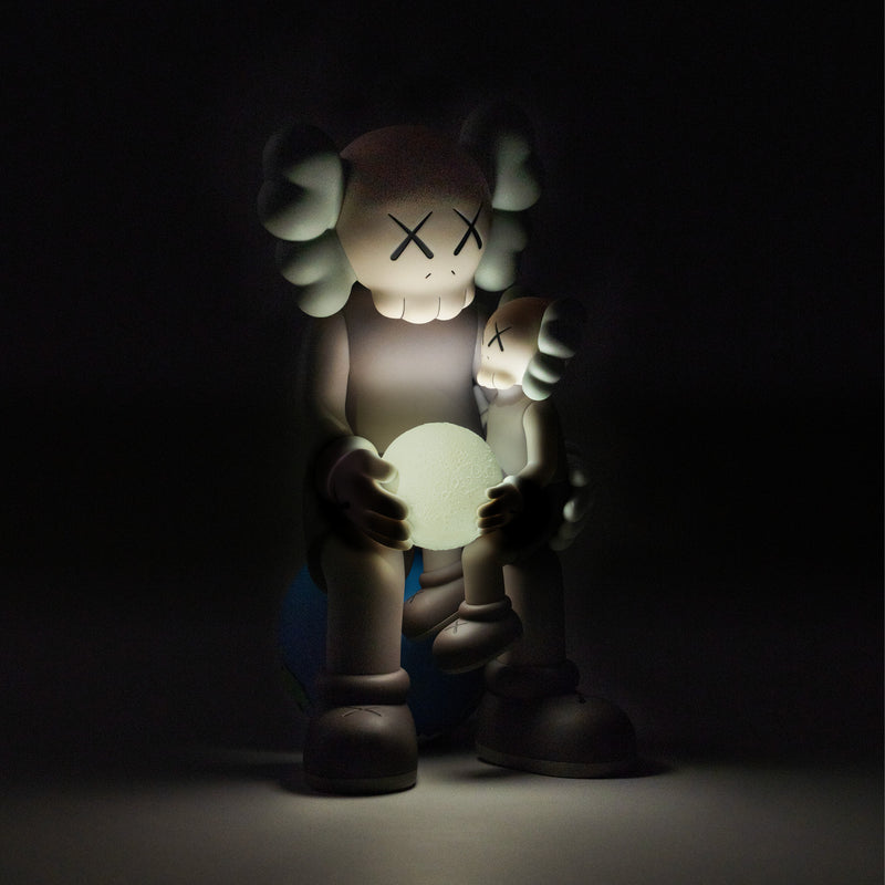 KAWS:HOLIDAY THAILAND - Brown – DDTStore