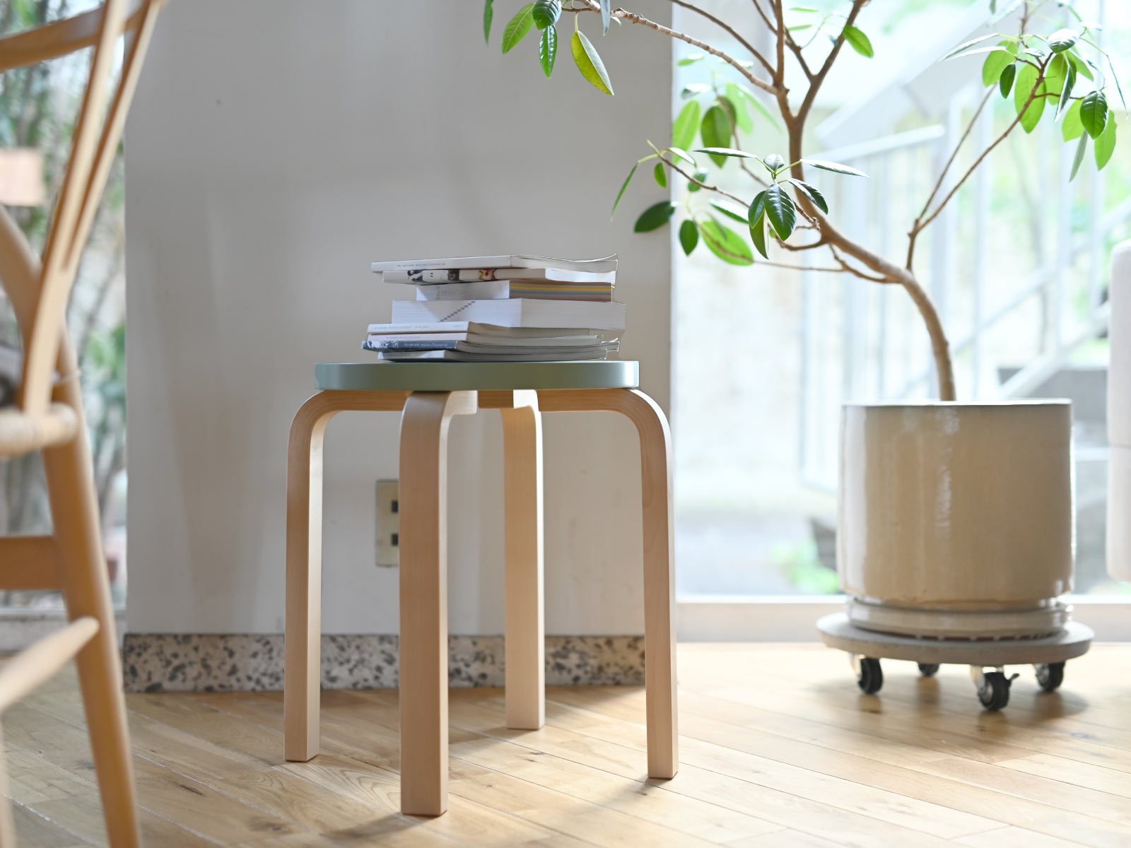 artek スツール E60 オリーヴ 4本脚 リノリウム アルテック Artek