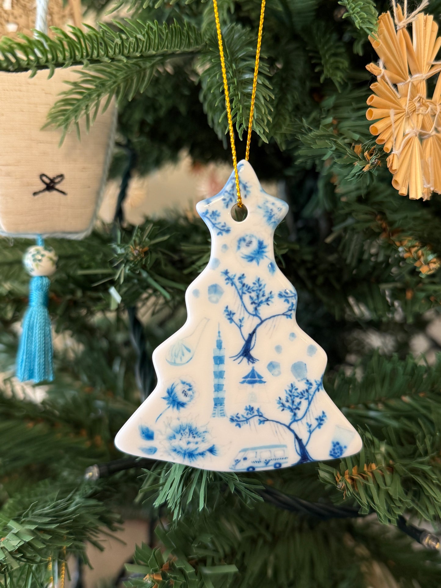 ツリー型の陶器のクリスマスオーナメント – Design Stories